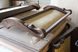 Daybedsandsilverchandelier 001