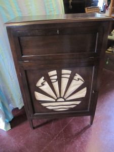 A few bottles of Hendricks would look well in this